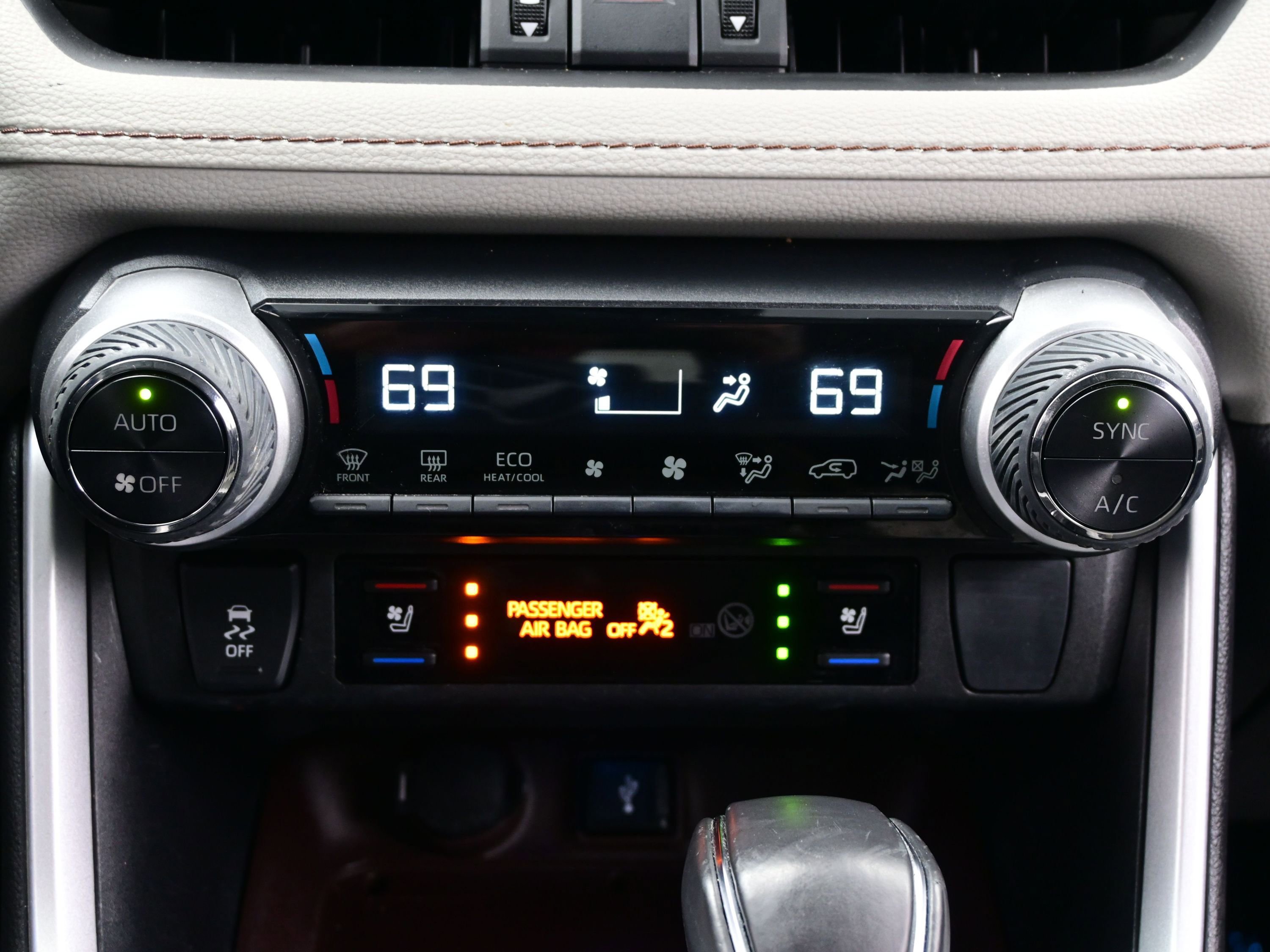 Used 2022 Toyota RAV4 Limited AWD/4WD image 22