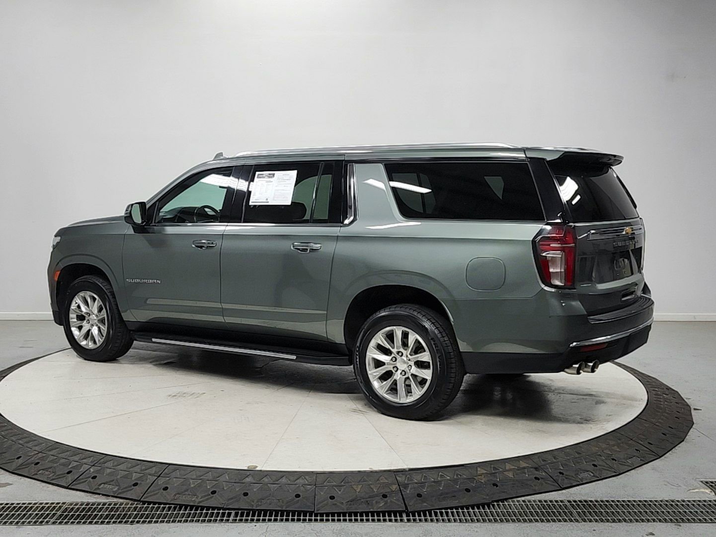 Used 2023 Chevrolet Suburban Premier AWD/4WD image 5