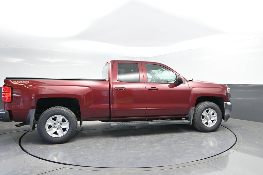 Used 2017 Chevrolet Silverado 1500 LT w/ All Star Edition AWD/4WD image 9