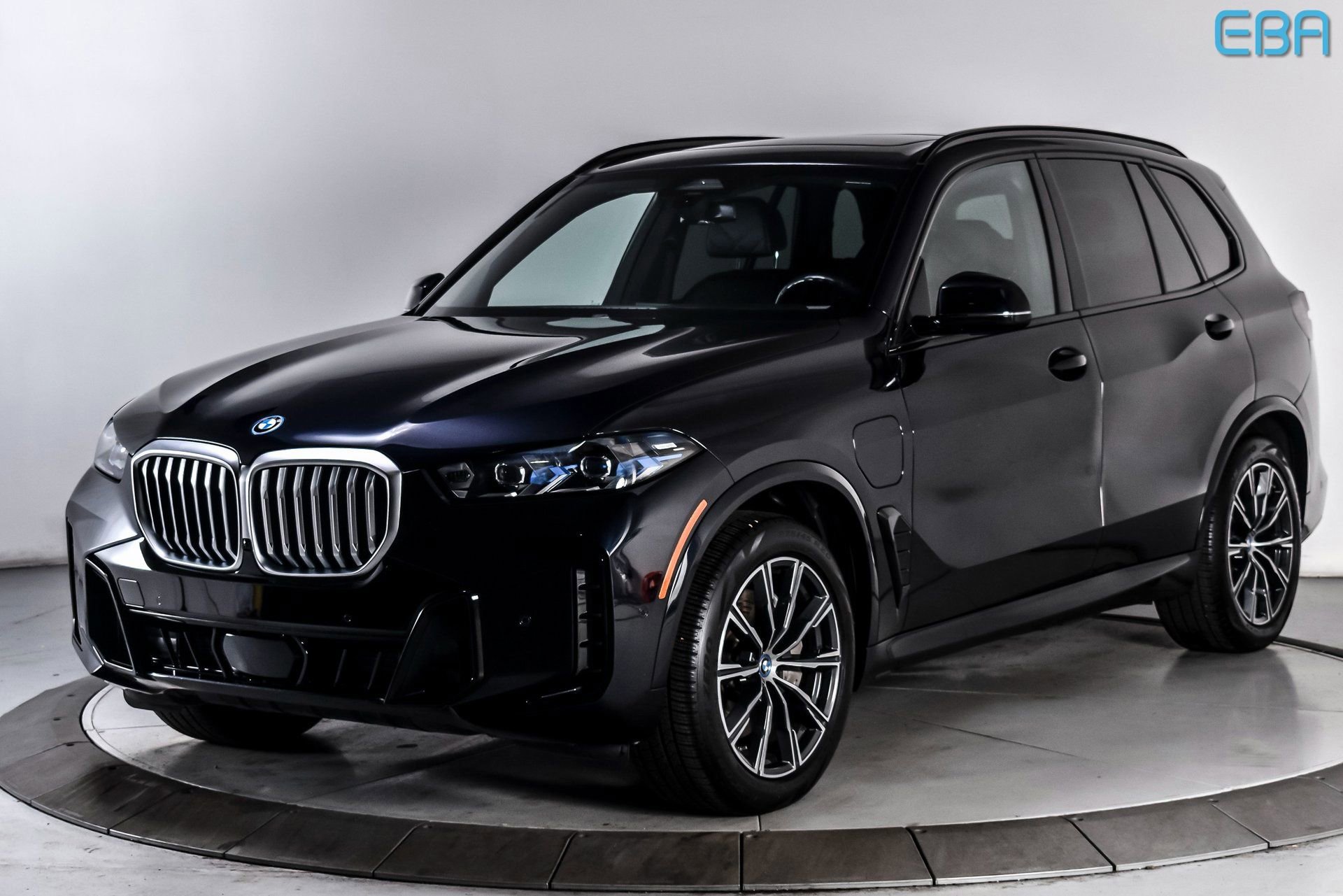 Used 2025 BMW X5 xDrive50e w/ M Sport Package AWD/4WD image 2