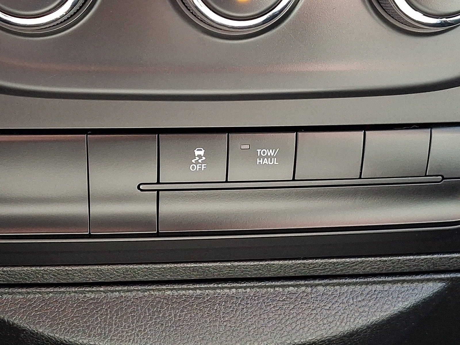 Used 2024 RAM 1500 Classic SLT AWD/4WD image 23