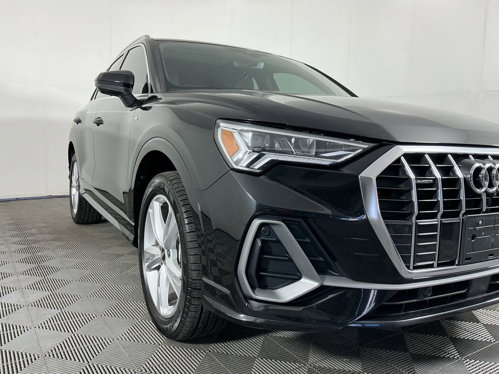 Used 2022 Audi Q3 2.0T Premium Plus AWD/4WD image 3