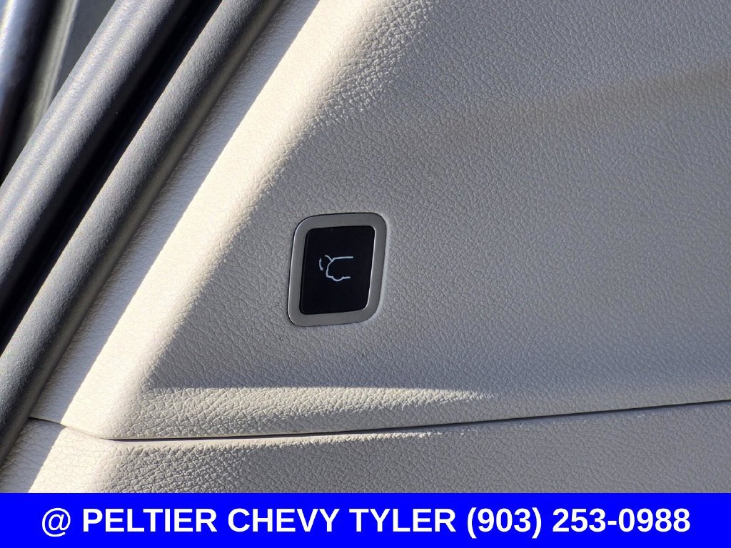 Used 2023 Chrysler Voyager LX FWD image 9