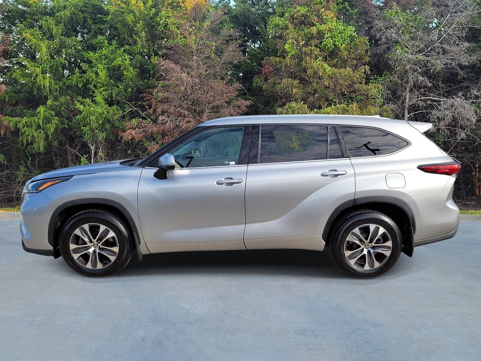 Used 2021 Toyota Highlander XLE image 22