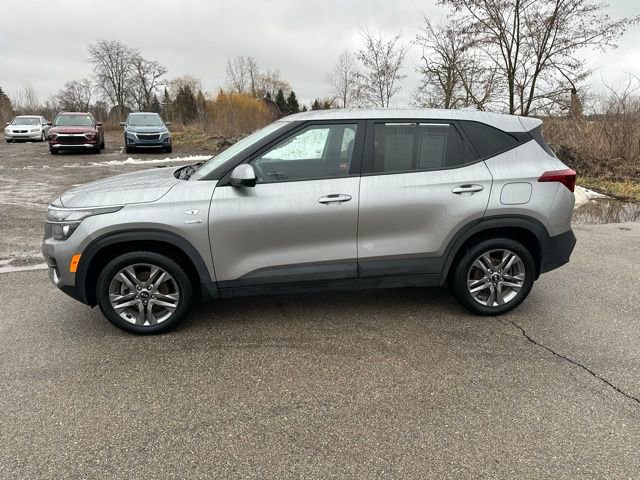 Used 2021 Kia Seltos LX image 3