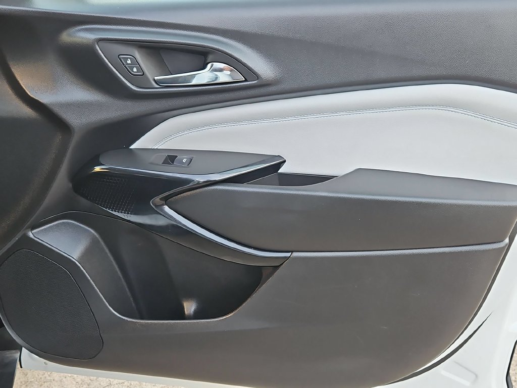 Used 2025 Chevrolet Trax LT w/ LT Convenience Package FWD image 30