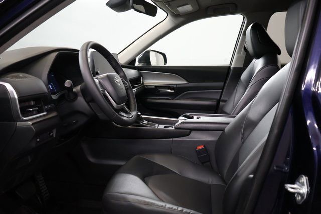 Certified 2024 Toyota Grand Highlander XLE image 12