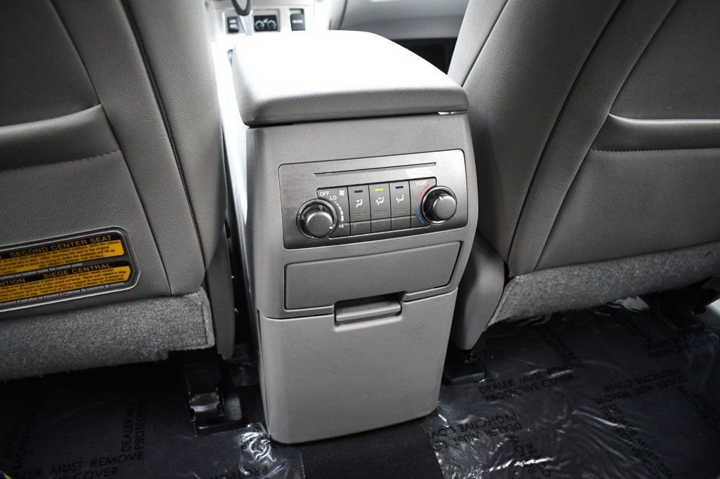 Used 2013 Toyota Highlander SE image 30