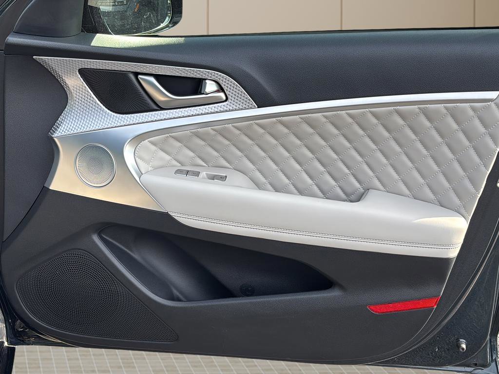 Used 2023 Genesis G70 3.3T w/ Sport Prestige Package image 38