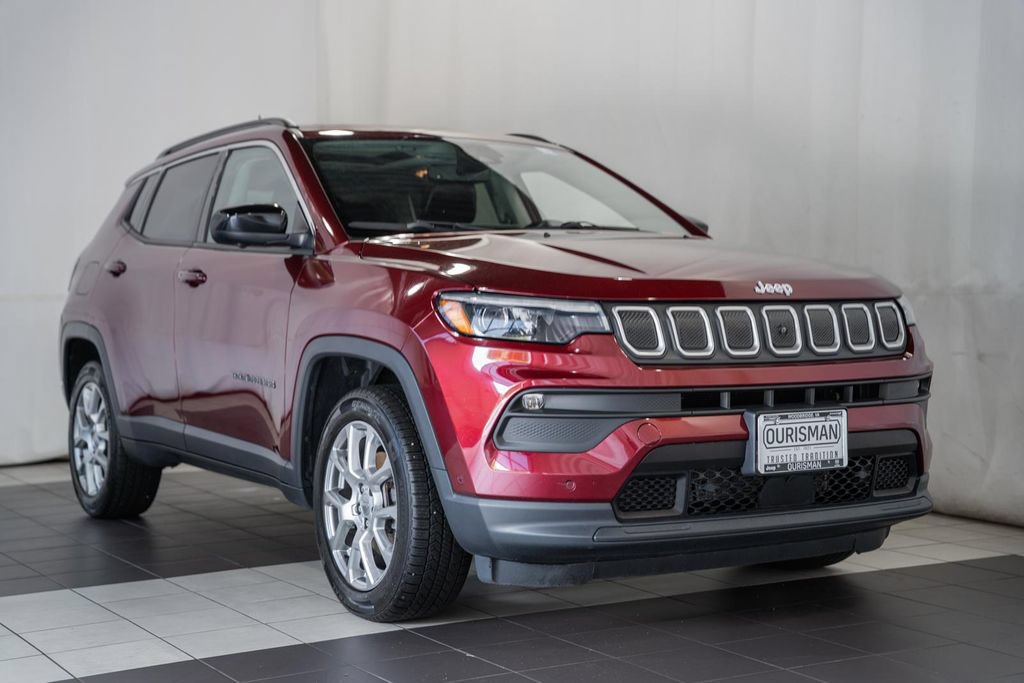 Certified 2022 Jeep Compass Latitude w/ Sun and Sound Group AWD/4WD image 1