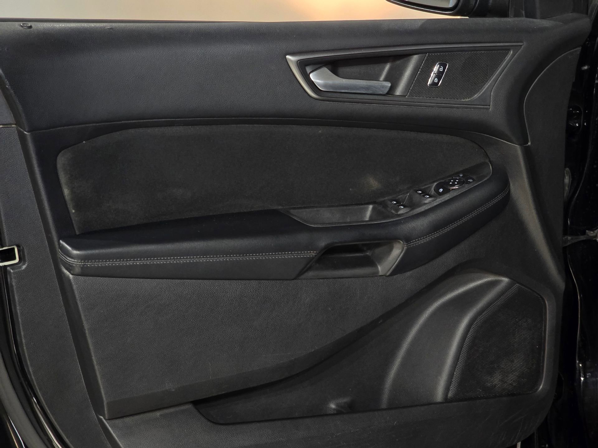 Used 2017 Ford Edge SE image 14