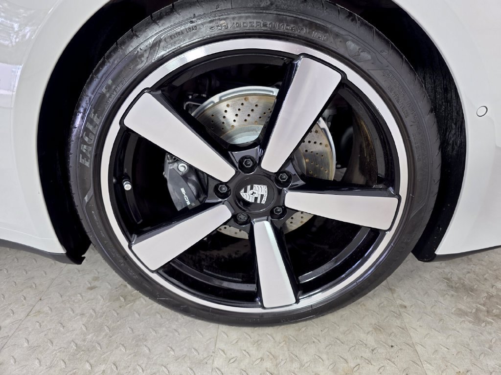 Used 2025 Porsche 911 Carrera RWD image 14