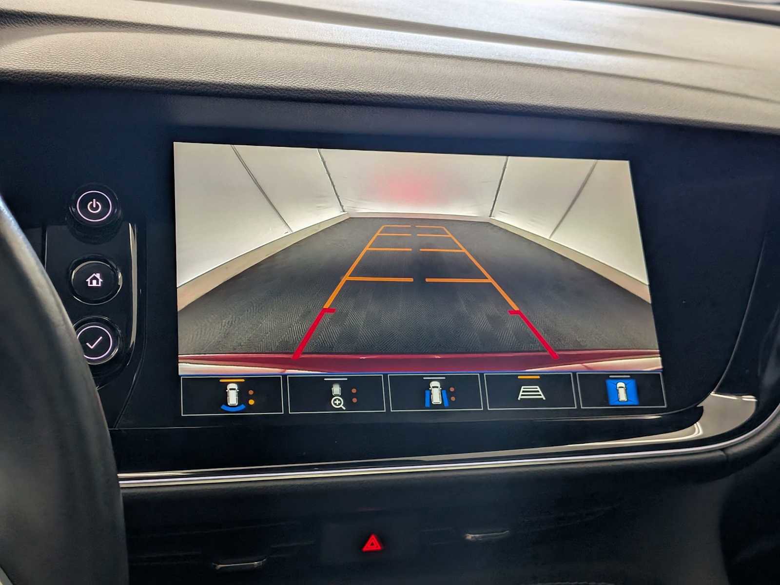 Used 2022 Buick Envision Avenir w/ Technology Package II image 31