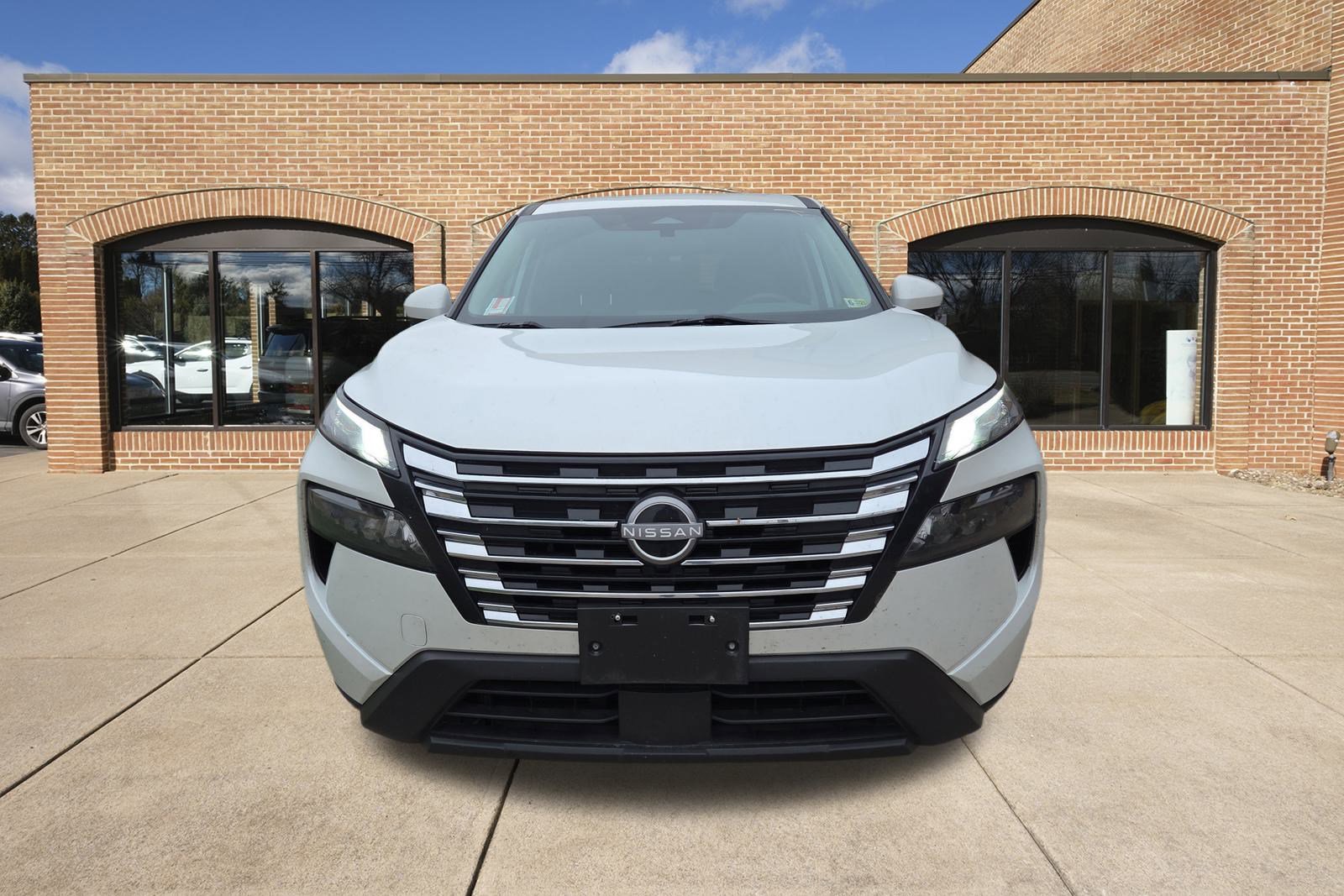 Used 2024 Nissan Rogue SV image 9