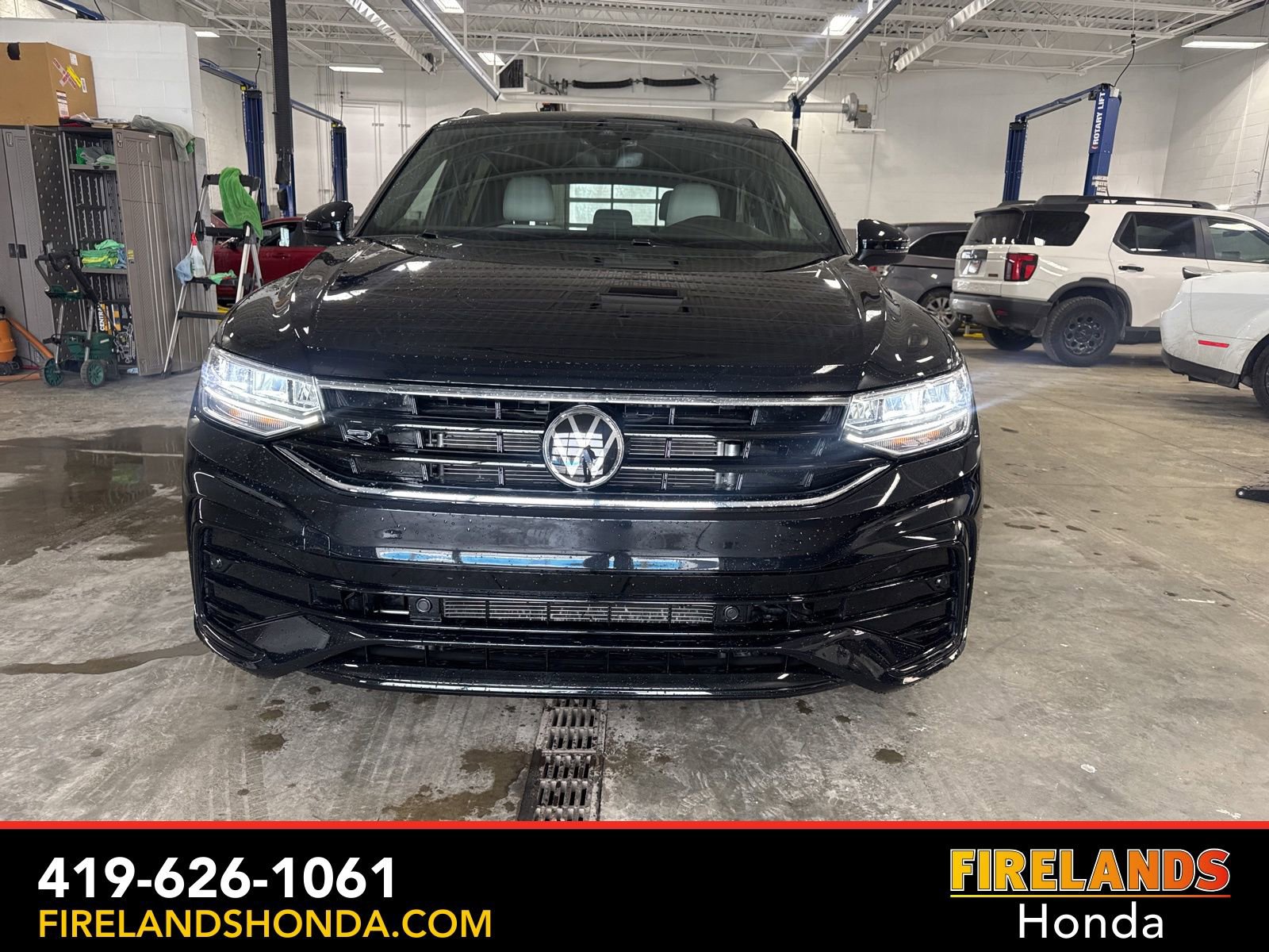 Used 2023 Volkswagen Tiguan SE R-Line image 8