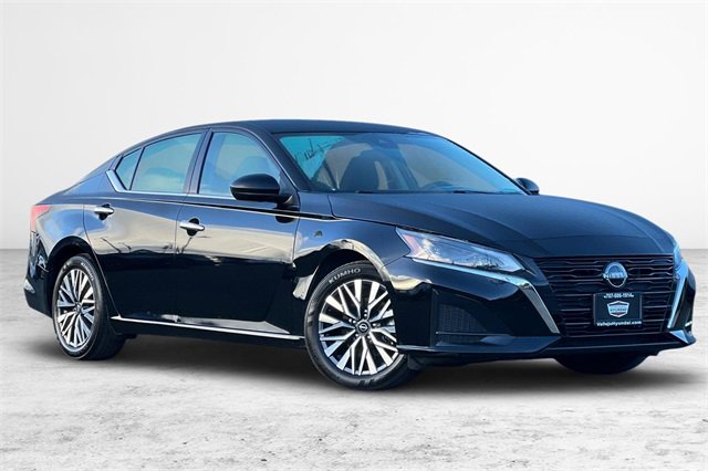 Used 2024 Nissan Altima 2.5 SV