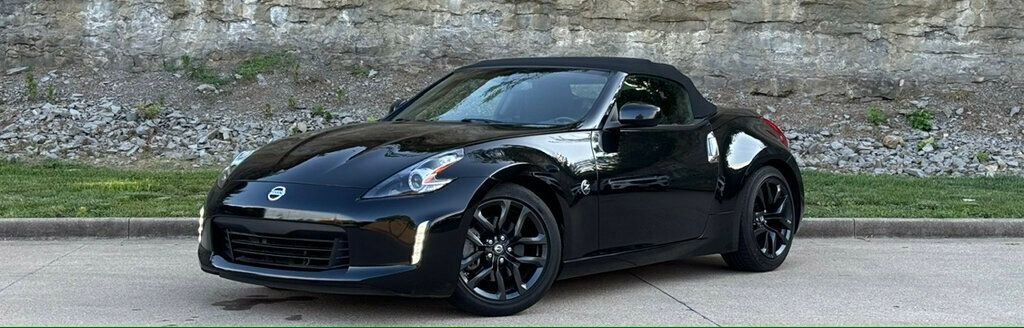 Used 2019 Nissan 370Z Roadster image 3