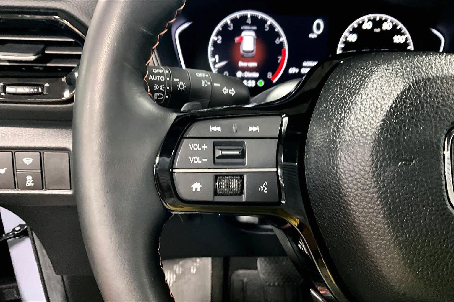 Used 2025 Honda Pilot TrailSport image 23