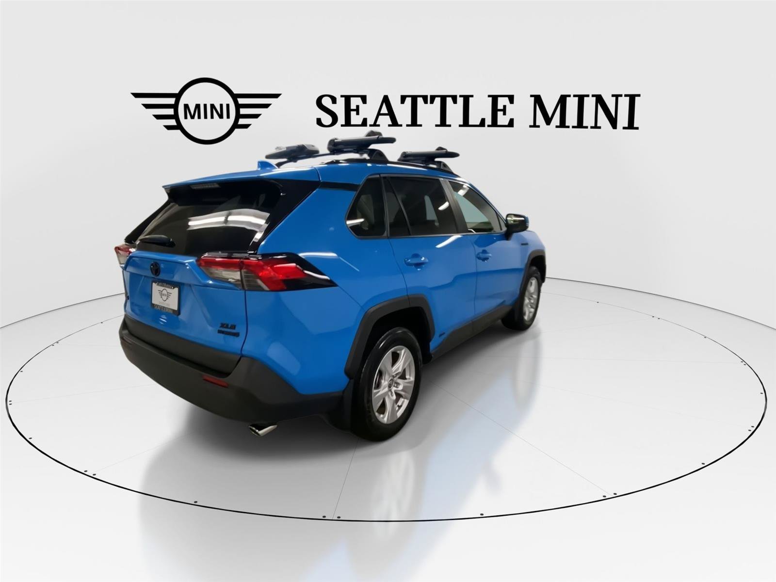 Used 2020 Toyota RAV4 XLE w/ XLE Grade Weather Package AWD/4WD image 10