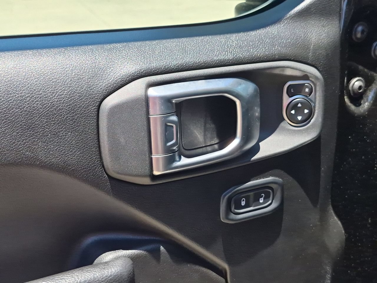 Used 2024 Jeep Wrangler Unlimited Sport AWD/4WD image 8