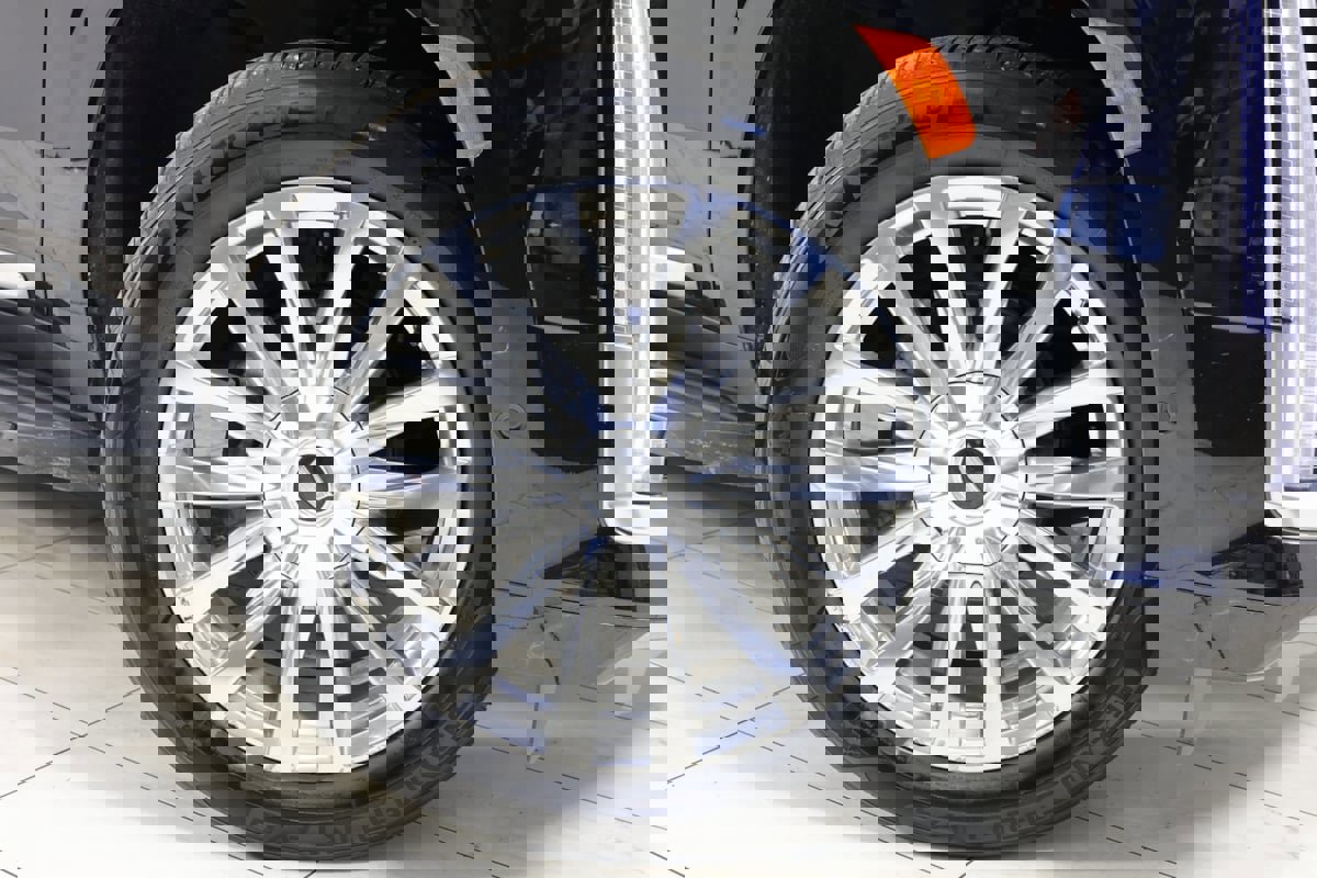 Used 2022 Cadillac Escalade Premium Luxury image 15