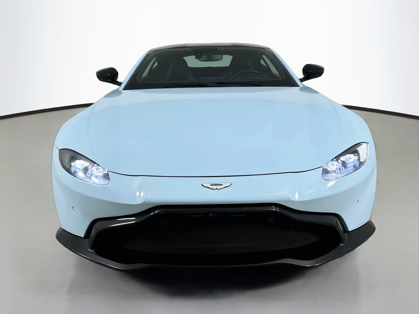 Used 2019 Aston Martin V8 Vantage Coupe RWD image 2