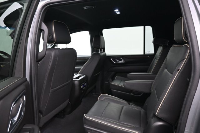 Used 2023 Chevrolet Suburban Premier AWD/4WD image 16