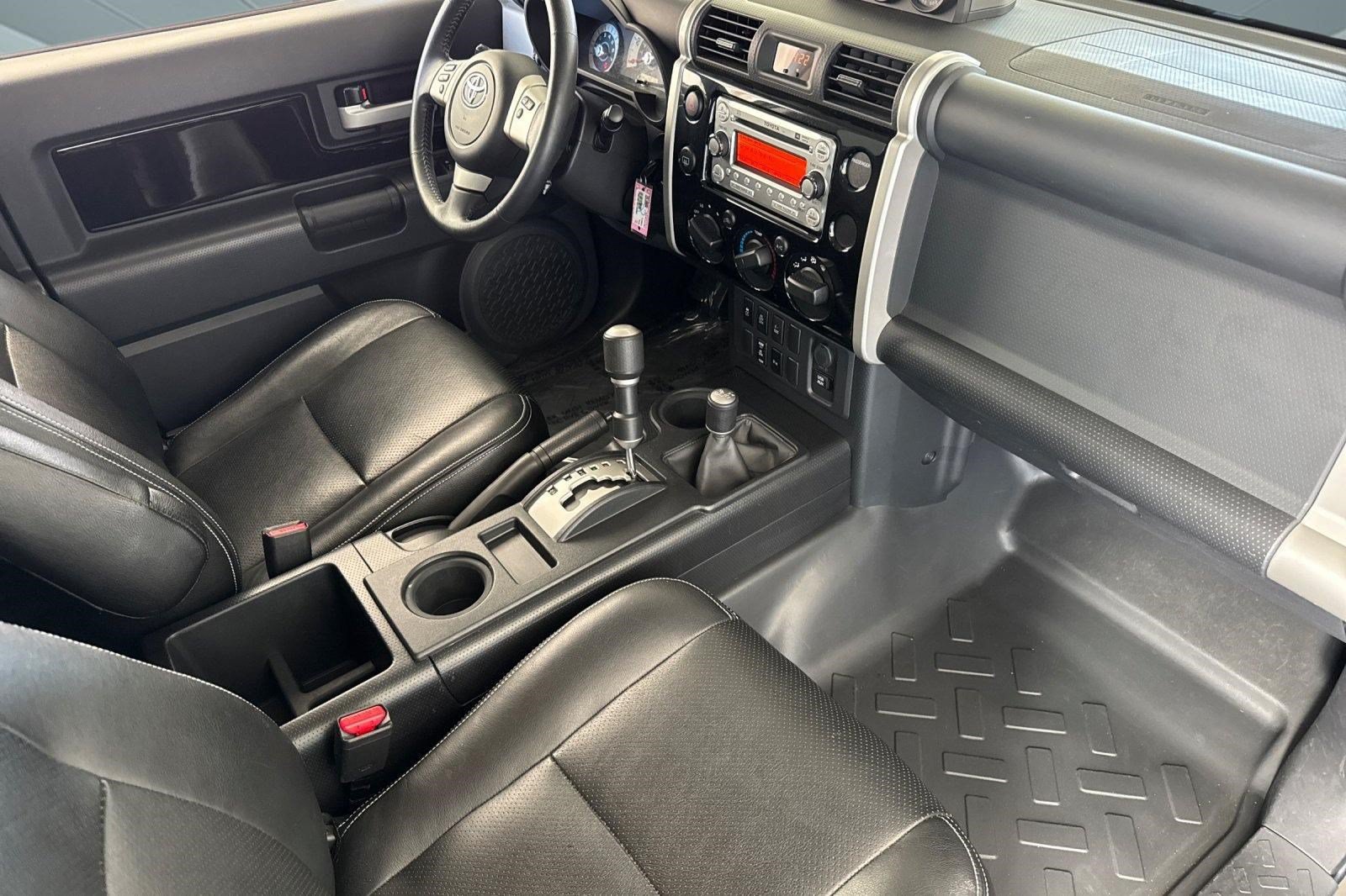 Used 2014 Toyota FJ Cruiser 4WD w/ Upgrade Package image 33