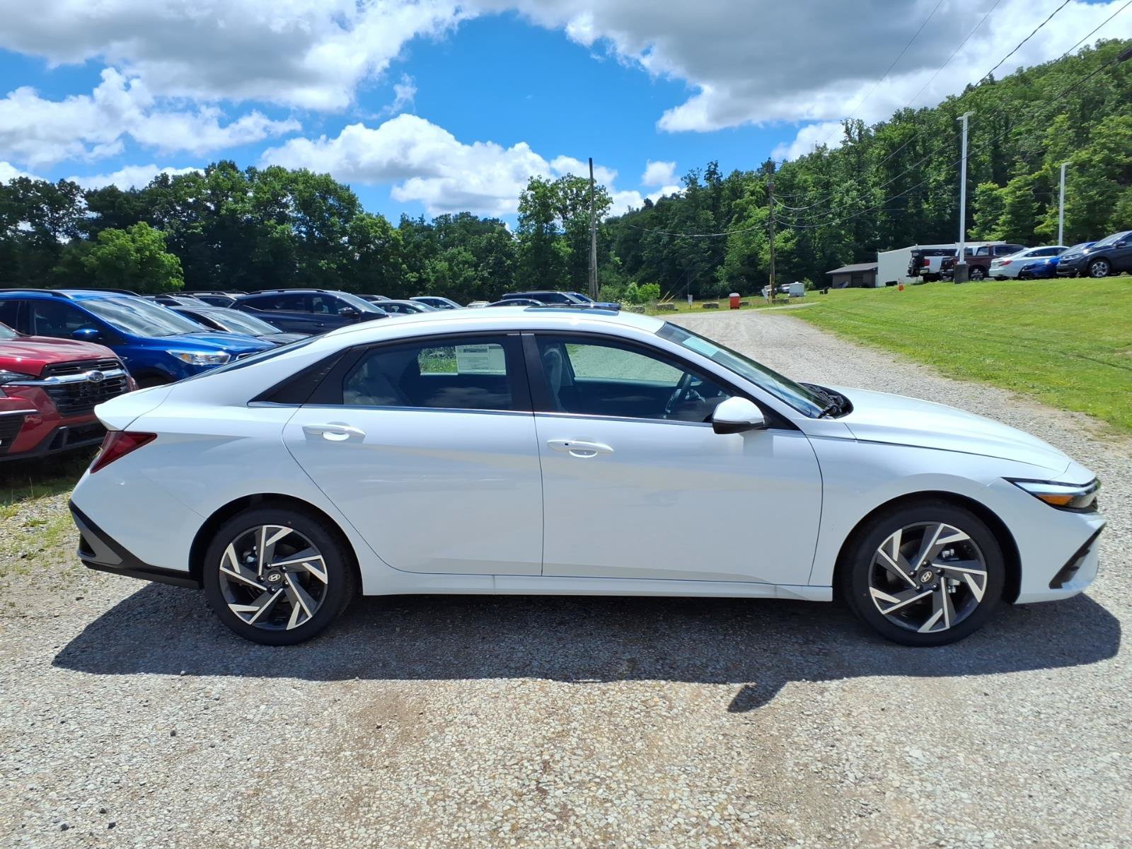 New 2026 Hyundai Elantra Limited FWD image 2