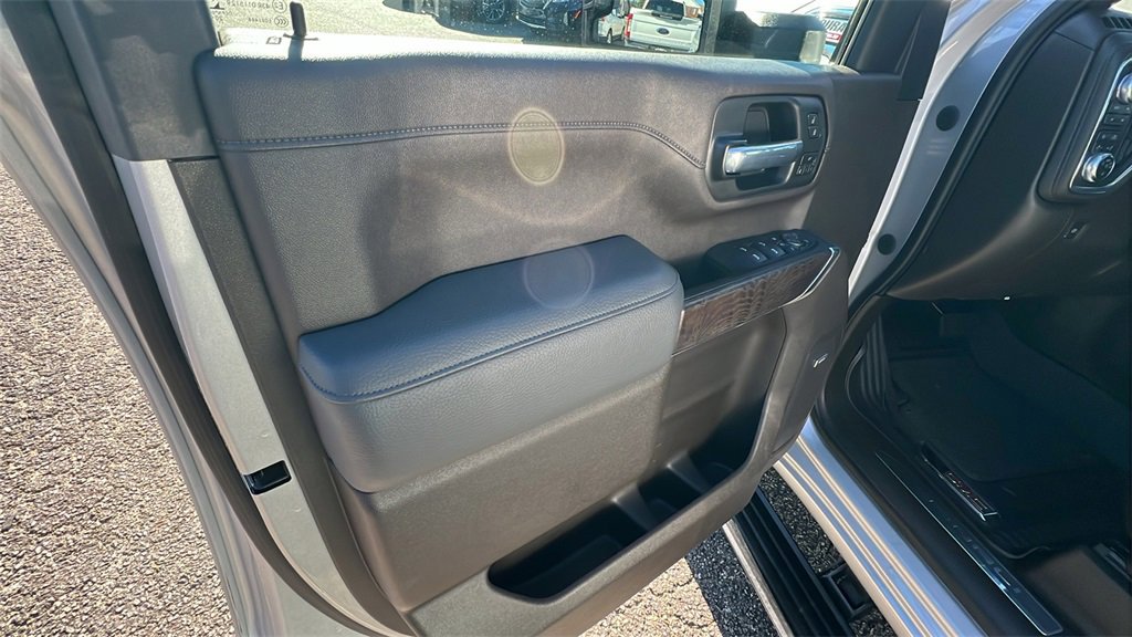 Used 2021 GMC Sierra 2500 Denali w/ Denali Ultimate Package image 11