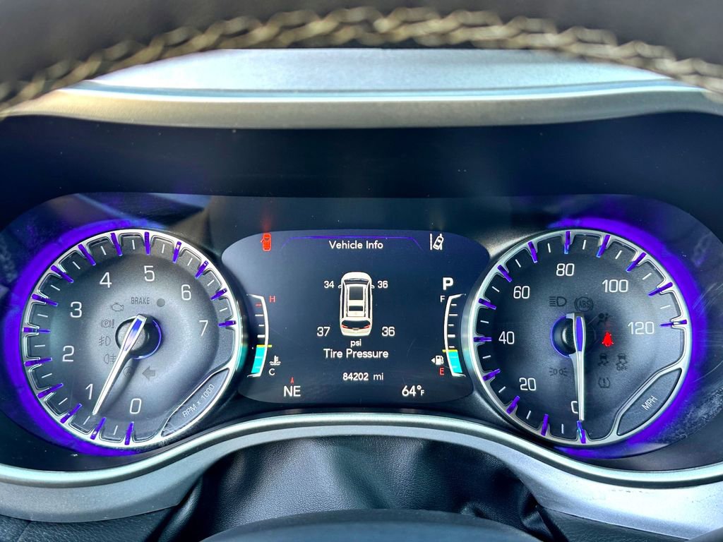 Used 2024 Chrysler Pacifica Touring FWD image 19