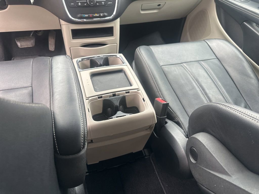 Used 2015 Chrysler Town & Country Touring w/ Driver Convenience Group FWD image 26