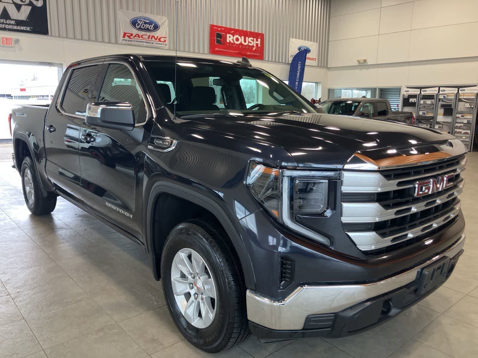 Used 2024 GMC Sierra 1500 SLE AWD/4WD image 3