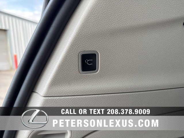 Used 2024 Chrysler Pacifica Touring-L image 19