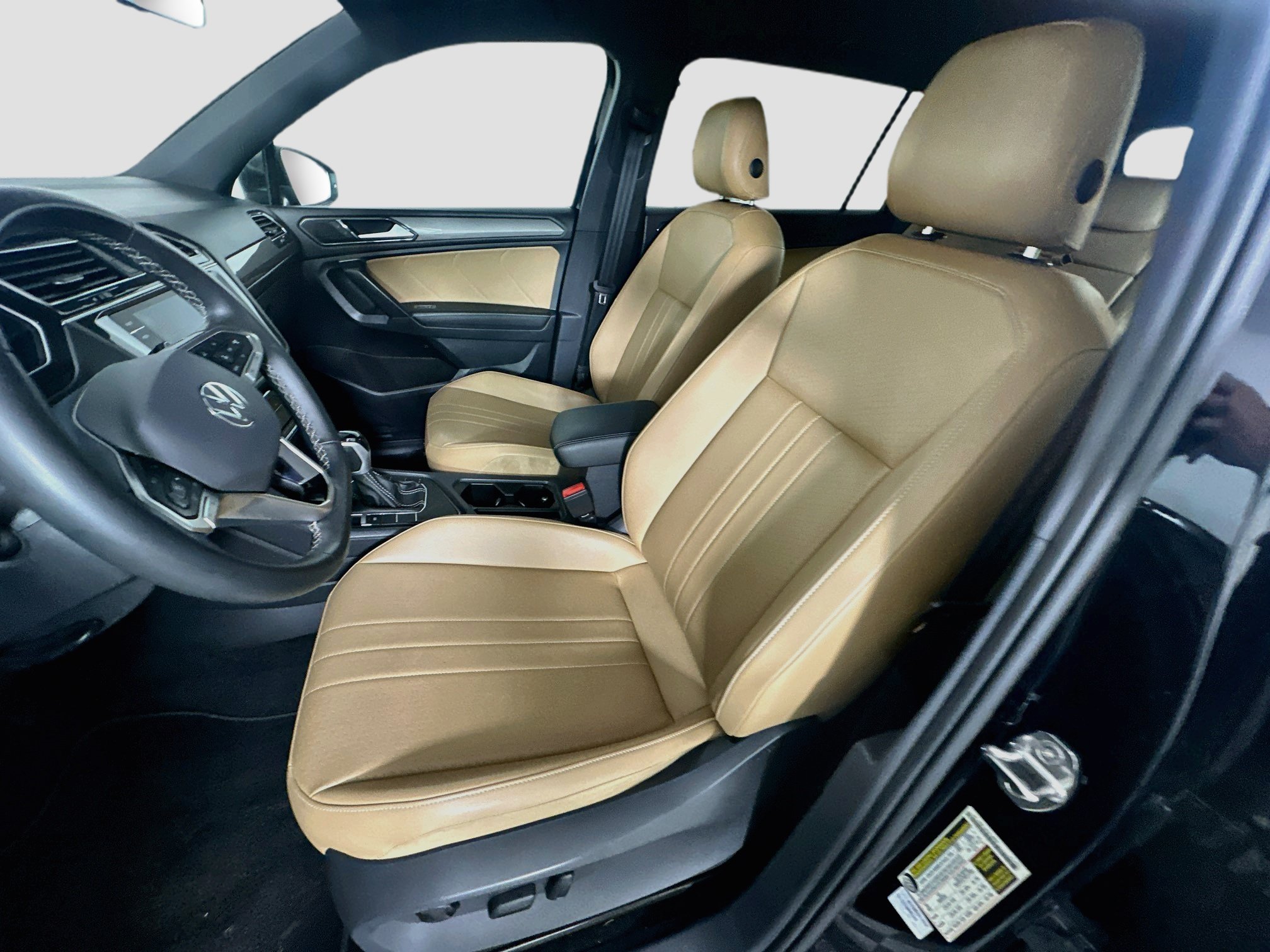 Used 2023 Volkswagen Tiguan SE FWD image 13