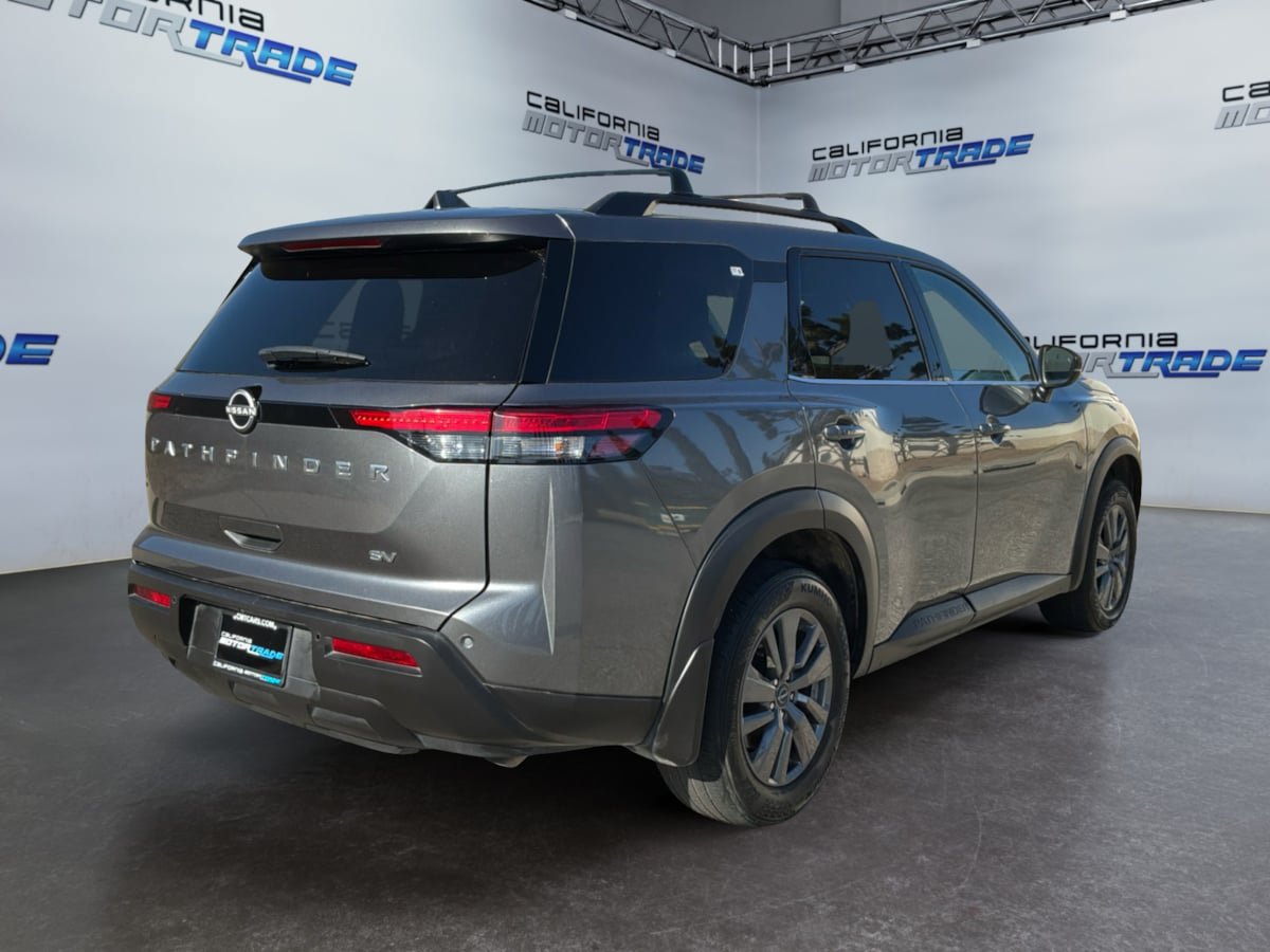 Used 2024 Nissan Pathfinder SV w/ SV Premium Package FWD image 5