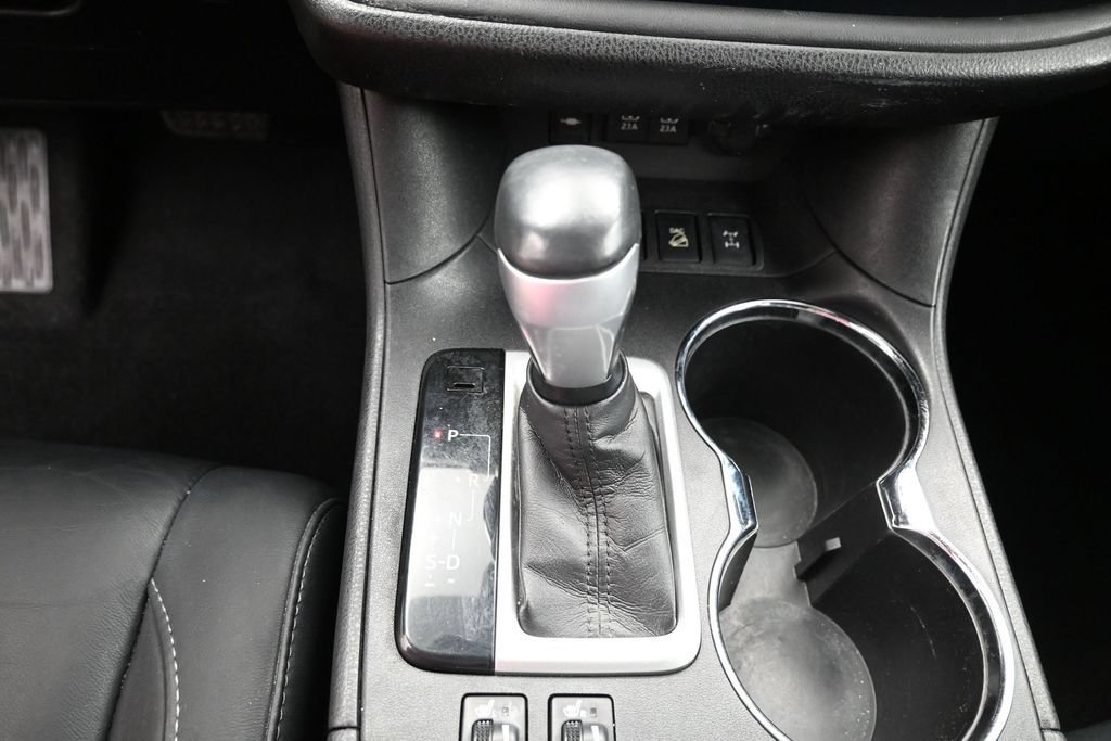 Used 2017 Toyota Highlander SE AWD/4WD image 26