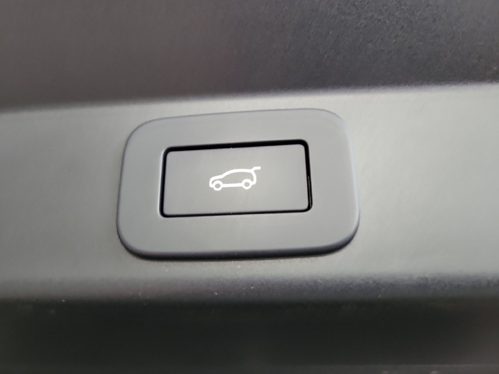 Used 2024 Land Rover Range Rover Sport AWD/4WD image 31