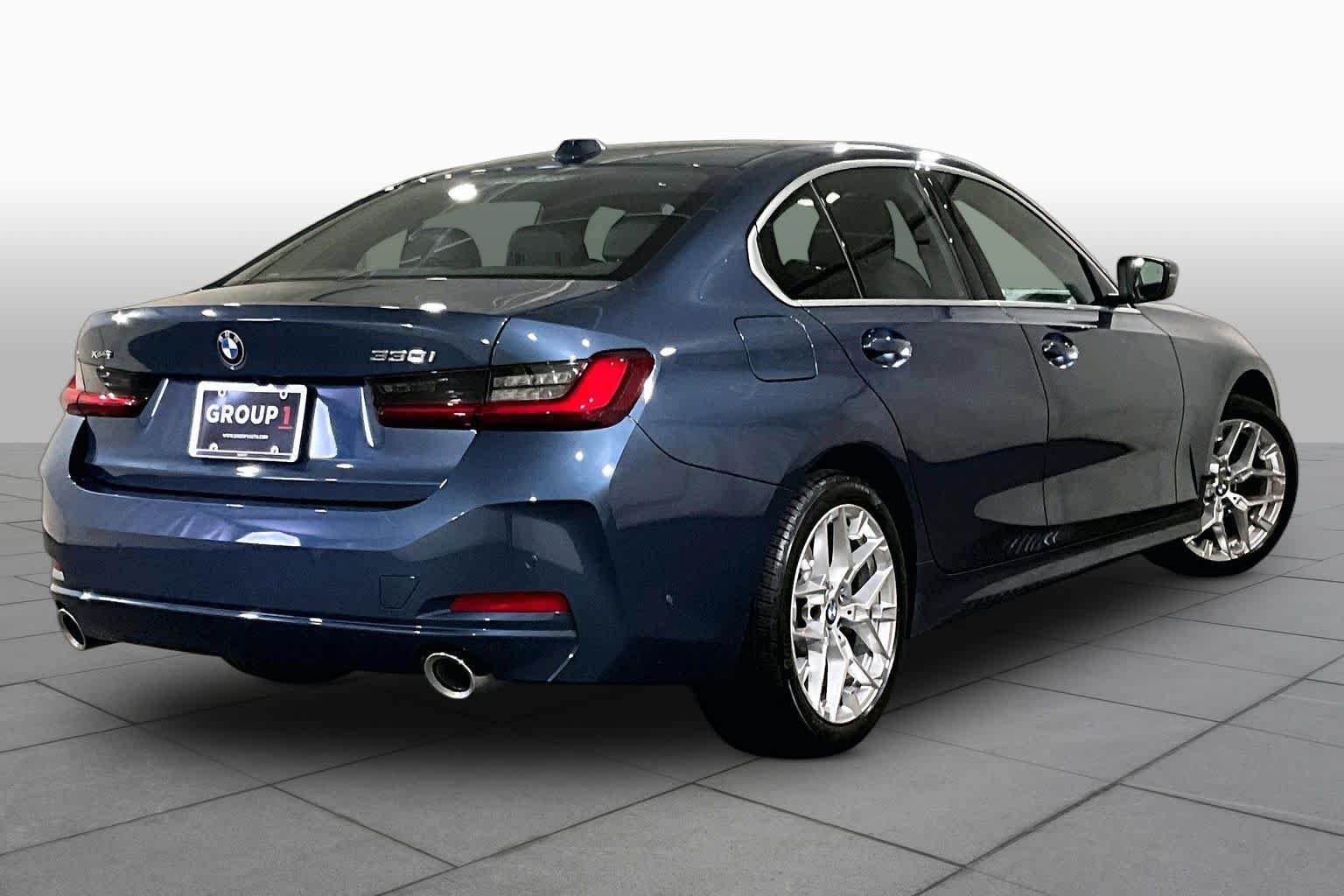 Certified 2025 BMW 330i xDrive Sedan w/ Premium Package AWD/4WD image 12