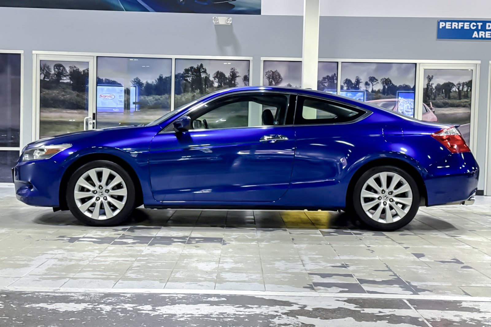 Used 2010 Honda Accord EX-L image 2