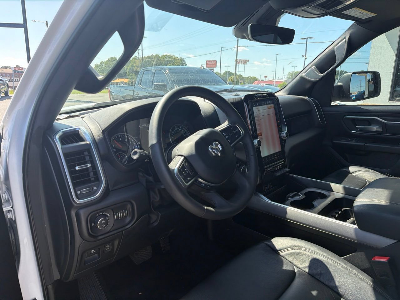 Used 2025 RAM 1500 Big Horn AWD/4WD image 4