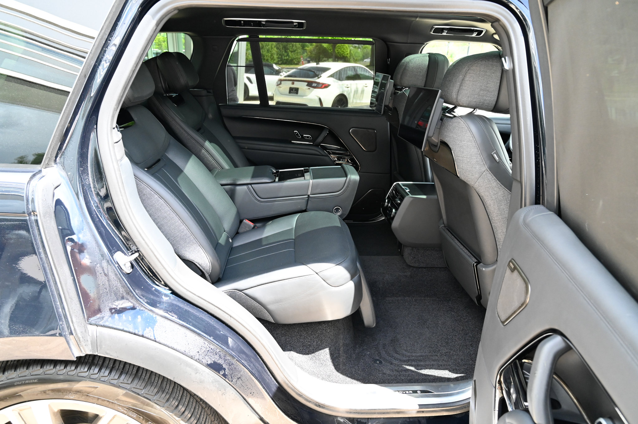 Used 2023 Land Rover Range Rover SV AWD/4WD image 53