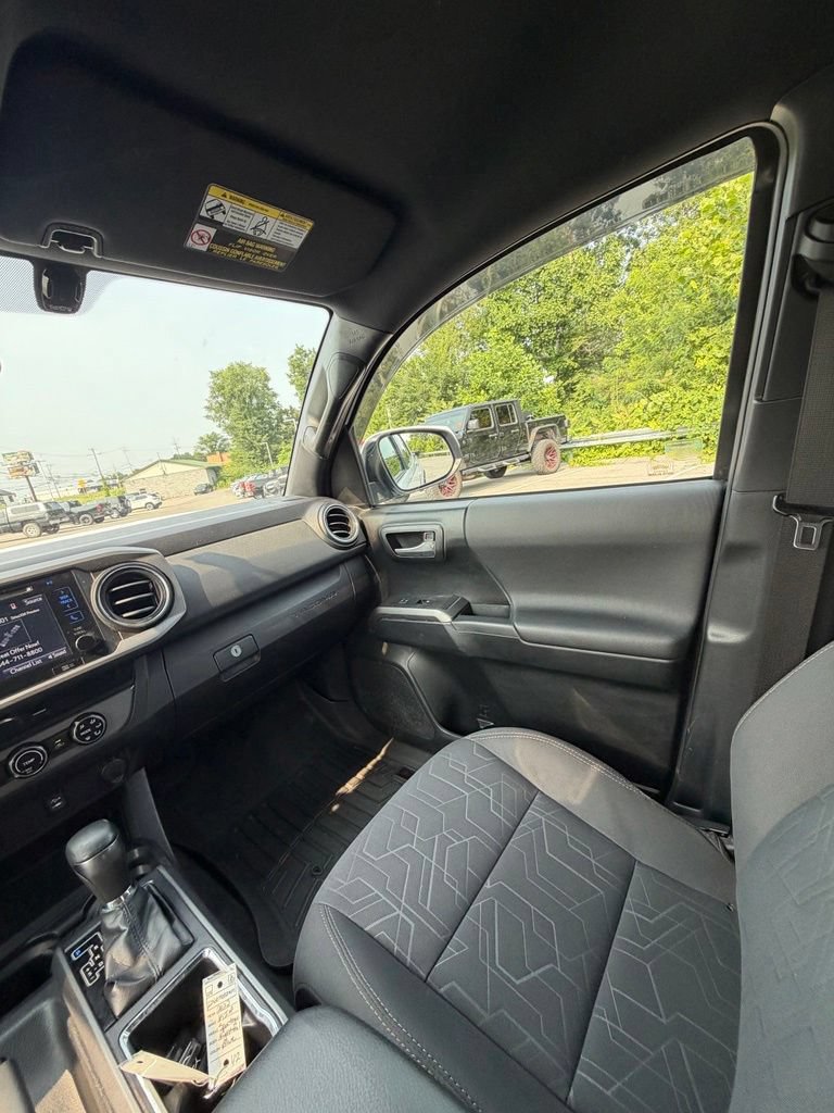Used 2017 Toyota Tacoma TRD Off-Road w/ Tow Package (A/T) AWD/4WD image 12