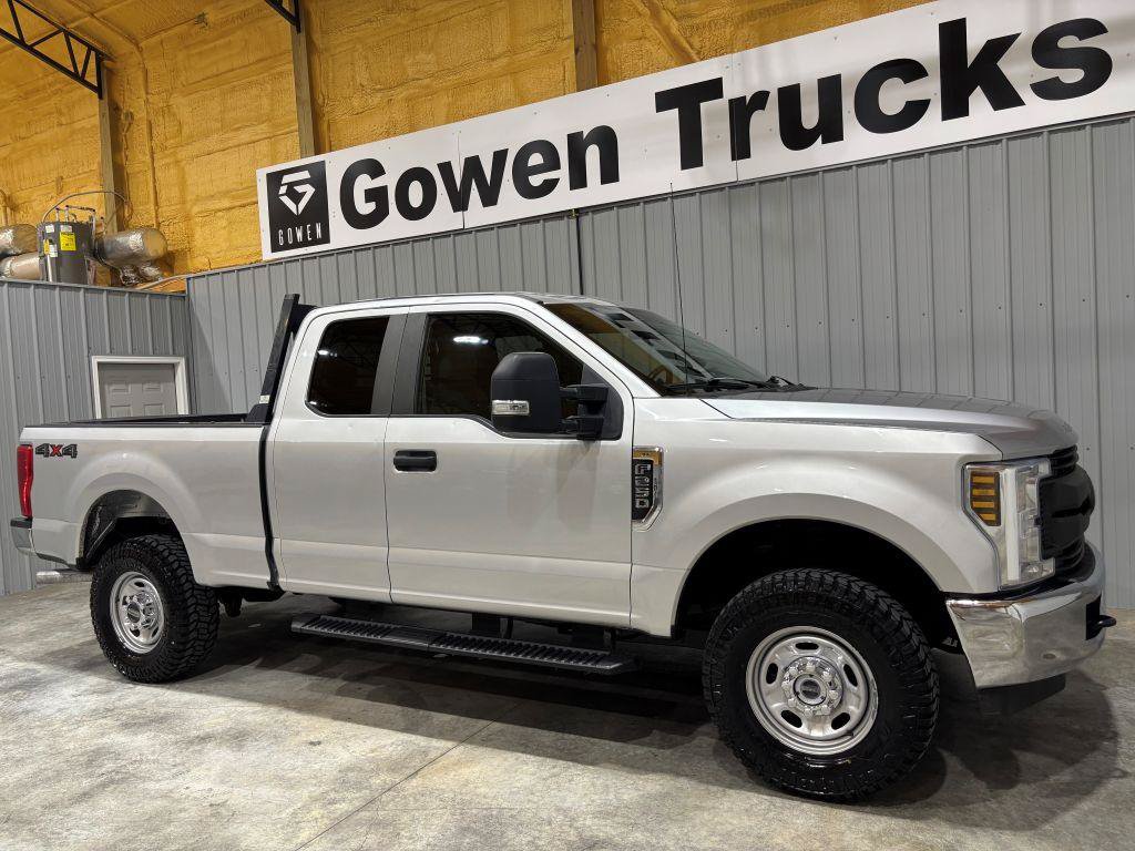 Used 2018 Ford F250 XL w/ Power Equipment Group AWD/4WD image 3