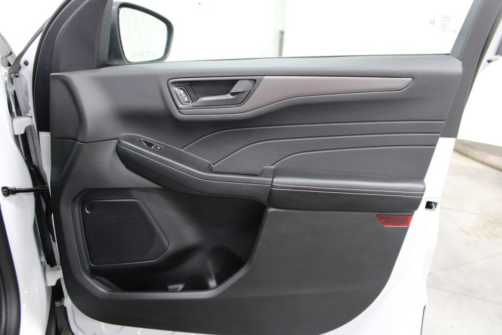 Used 2025 Ford Escape Active AWD/4WD image 28