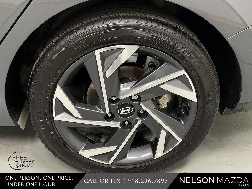 Used 2025 Hyundai Elantra Sport FWD image 12