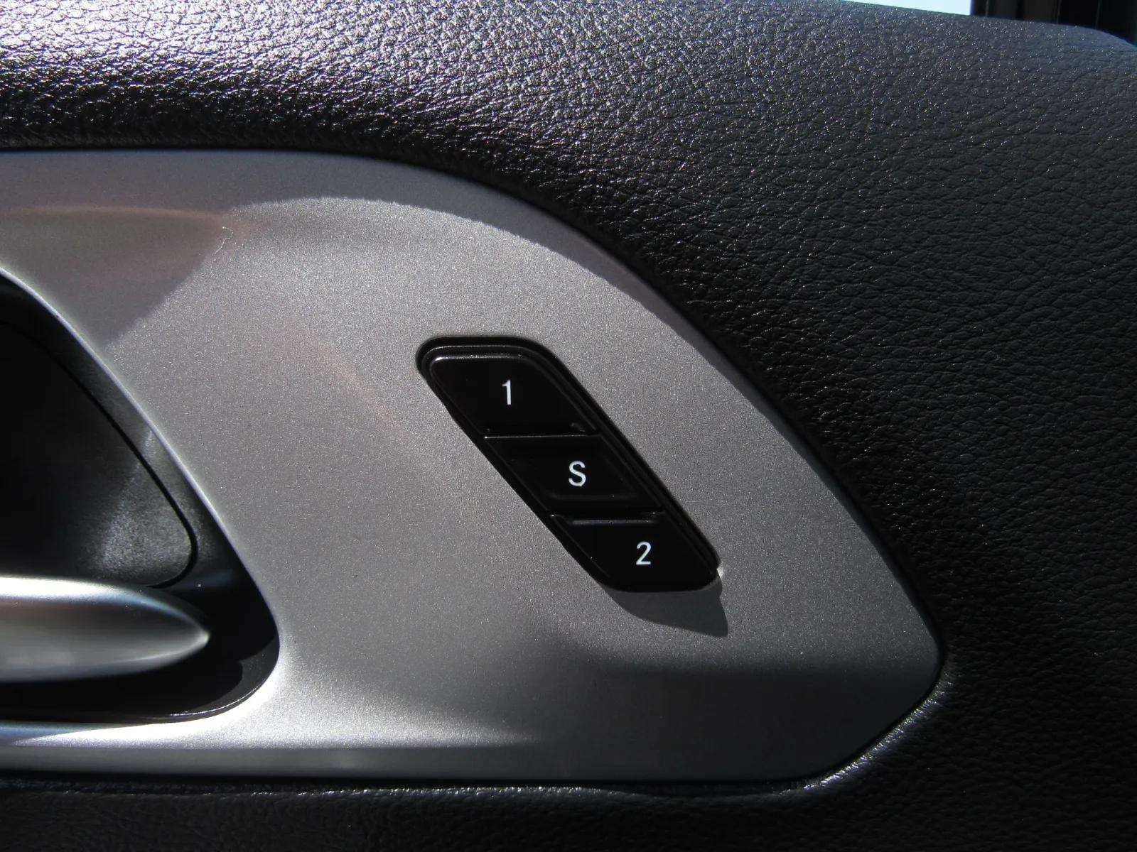 Used 2025 Chrysler Pacifica Limited FWD image 24
