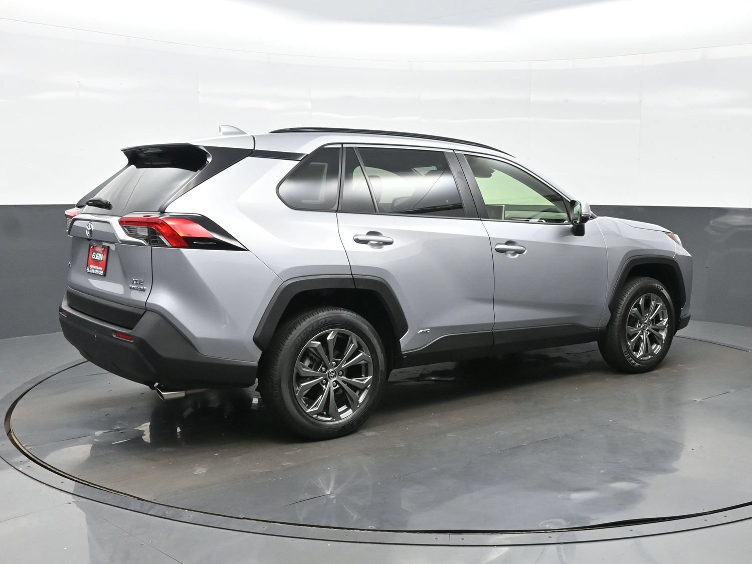 Used 2023 Toyota RAV4 XLE Premium AWD/4WD image 6