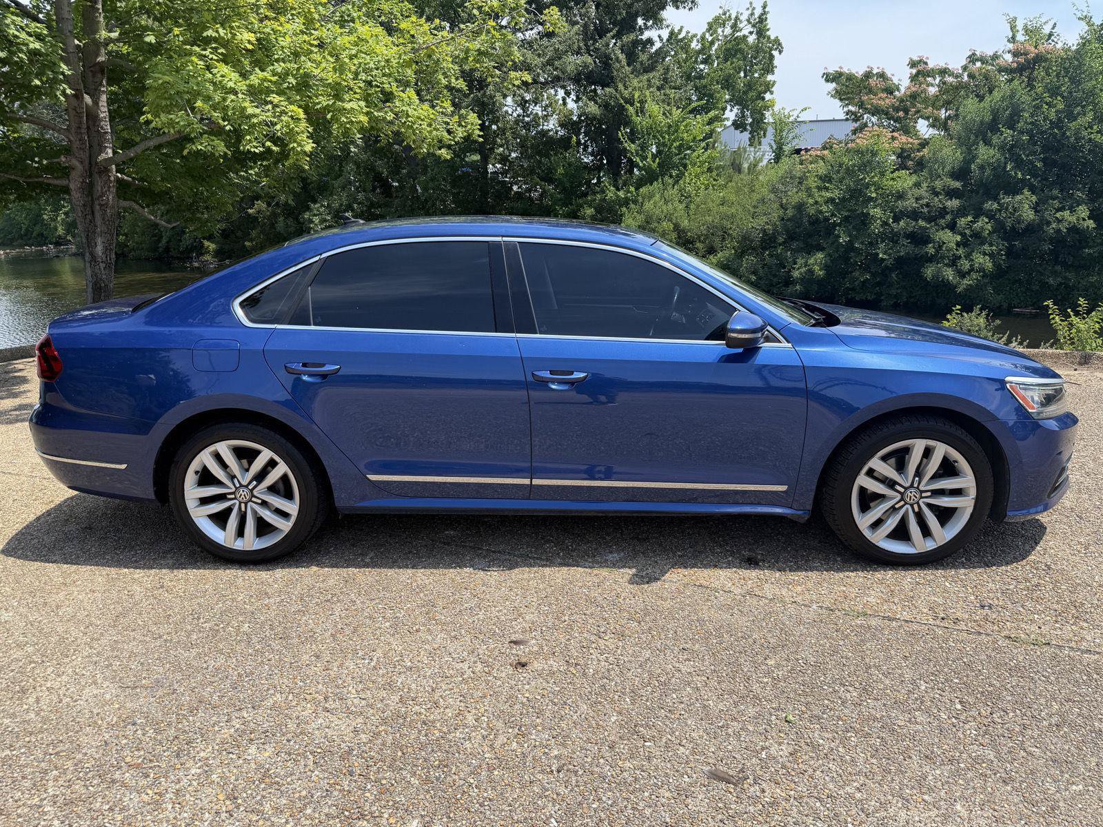 Used 2017 Volkswagen Passat 1.8T SE FWD image 2