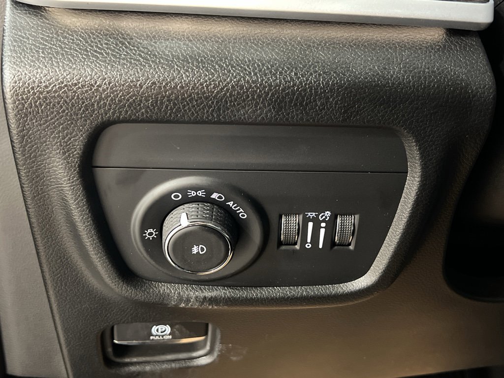 Used 2024 Jeep Grand Cherokee L Limited w/ Luxury Tech Group II image 13